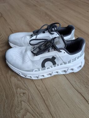 On Running Cloudswift Women’s Size 8.5 White Gray CloudTec Running Shoes